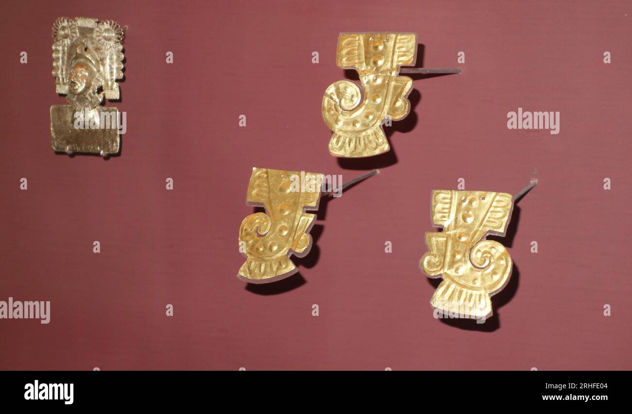 Schätze des Grabes 7 in Monte Alban, temporäre Ausstellung im Kulturmuseum in Oaxaca, Mexiko. Goldschmied Stockfoto