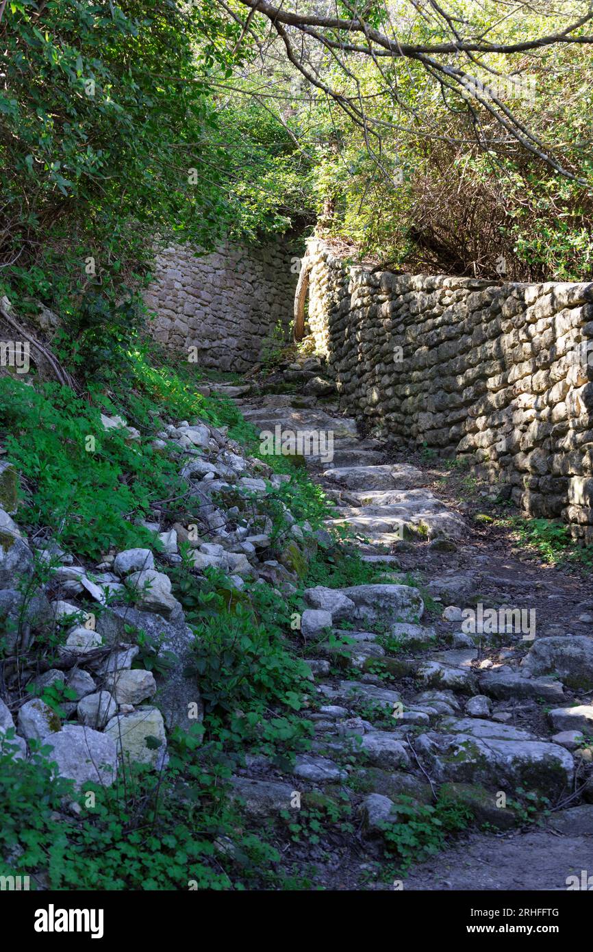 Schritte in Oppède le Vieux, Luberon, Provence, Frankreich Stockfoto