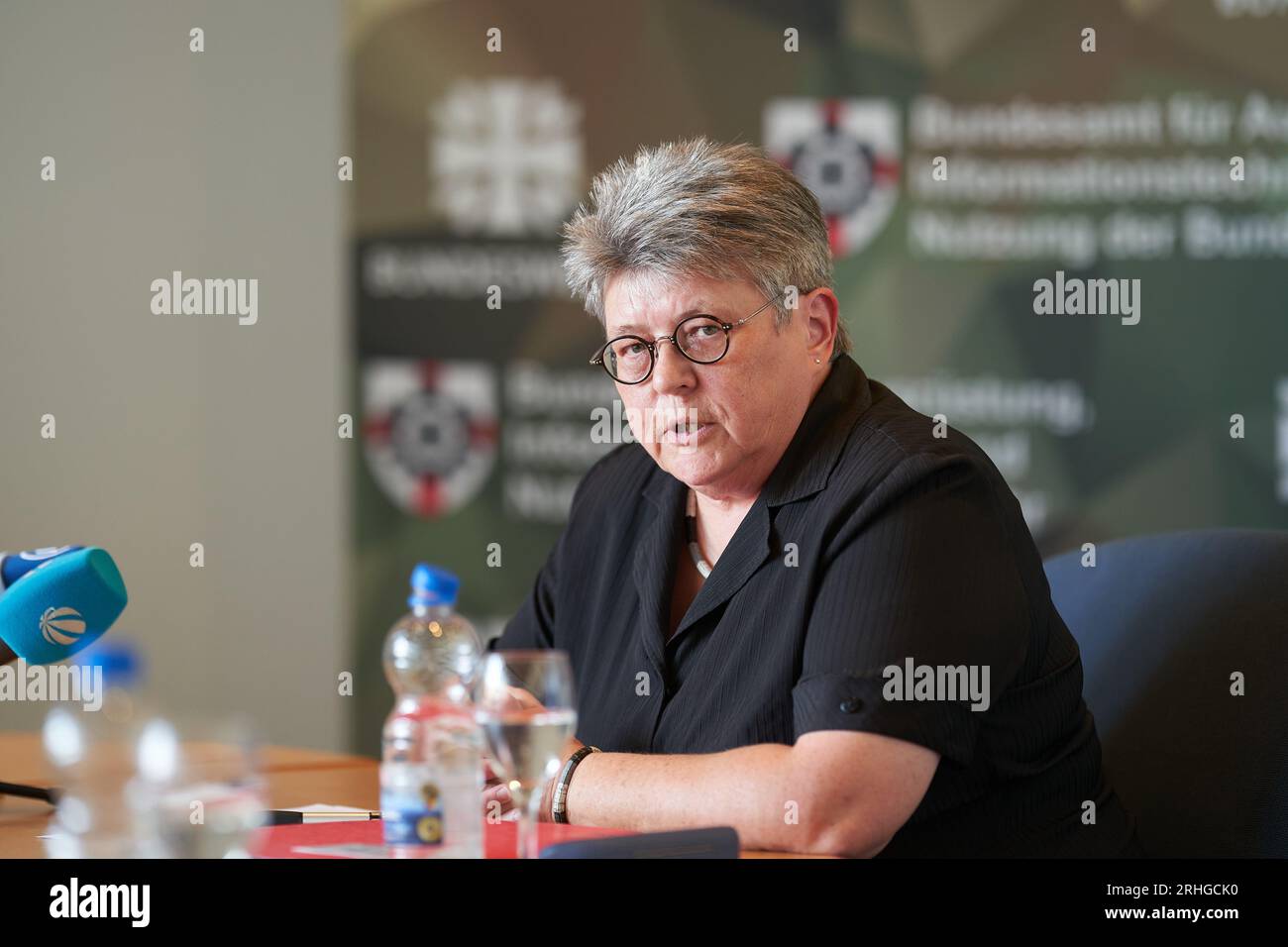 Koblenz, Deutschland. Aug. 2023. Kornelia Annette Lehnigk-Emden, Präsidentin des Bundesamtes für Ausrüstung, Informationstechnik und in-Service-Unterstützung (BAAINBw) in Koblenz, spricht bei einem Termin in Koblenz. Quelle: Thomas Frey/dpa/Alamy Live News Stockfoto