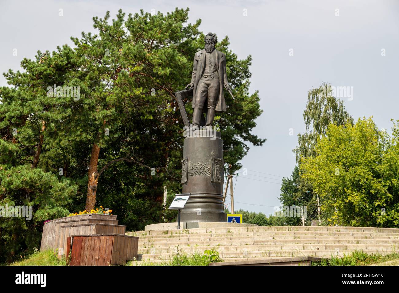 Elabuga, Tatarstan, Russische Föderation - 7. August 2020: Denkmal des sehr berühmten russischen Künstlers Iwan Shishkin, der an diesem Ort geboren wurde Stockfoto