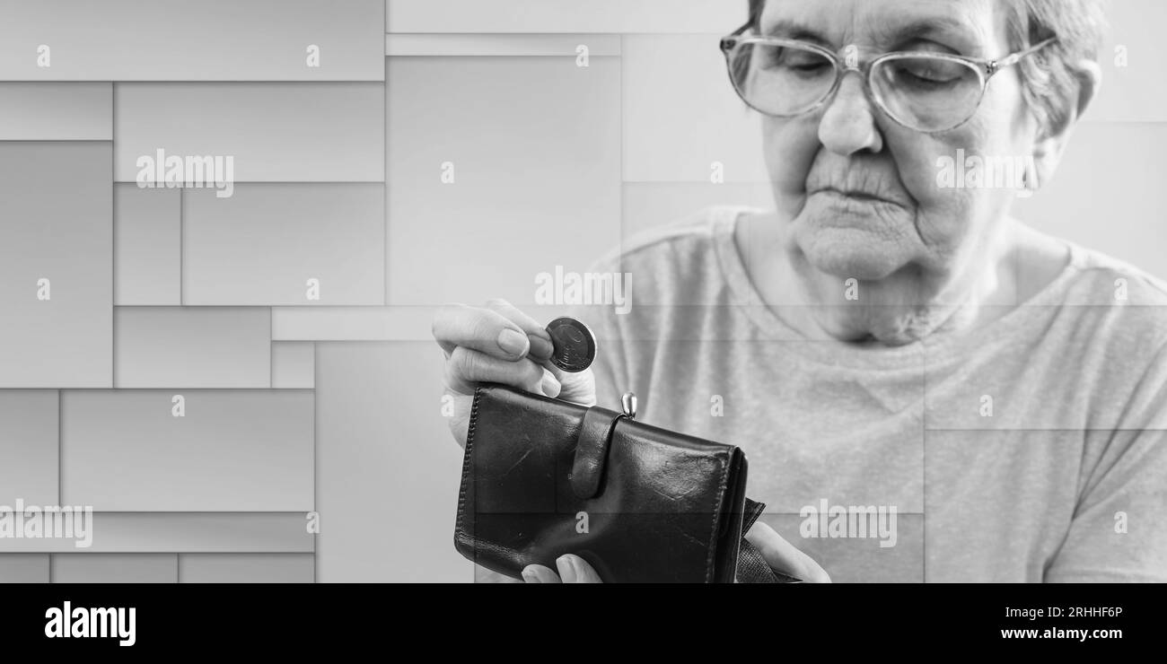 Ältere Frau, die ihr Geld zählt, geometrisches Muster Stockfoto