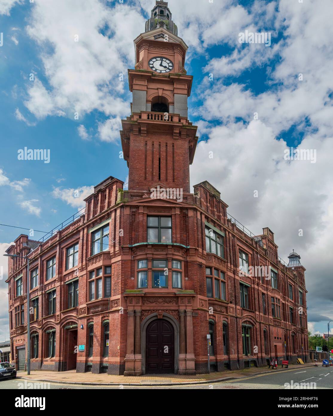 Die ehemalige Beechams Pillen Fabrik und Uhrturm in St. Helens. Stockfoto