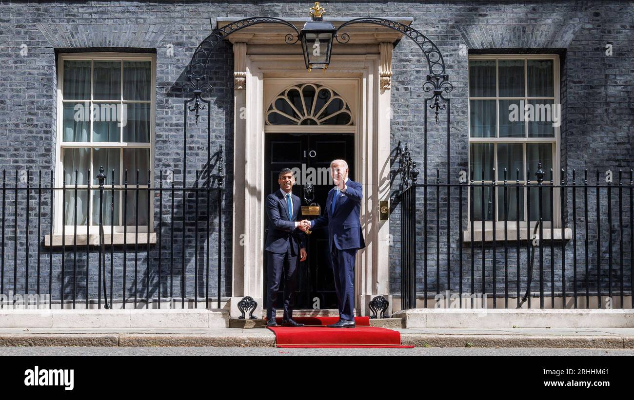 Der Präsident der Vereinigten Staaten Joe Biden besucht die Downing Street, die heute Morgen vom britischen Premierminister Rishi Sunak empfangen wurde. Bild aufgenommen am 10. Juli Stockfoto