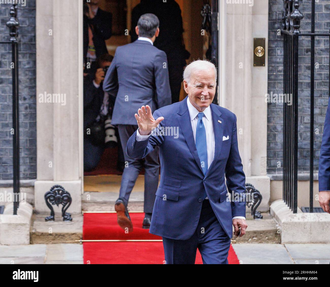 Der Präsident der Vereinigten Staaten Joe Biden besucht die Downing Street, die heute Morgen vom britischen Premierminister Rishi Sunak empfangen wurde. Bild aufgenommen am 10. Juli Stockfoto
