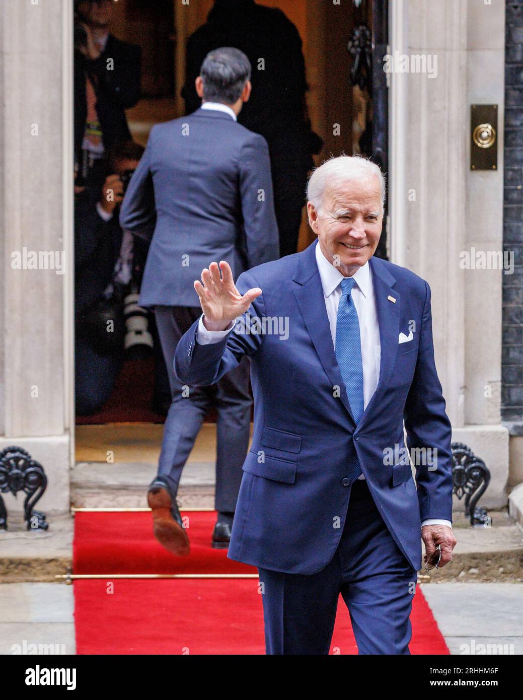 Der Präsident der Vereinigten Staaten Joe Biden besucht die Downing Street, die heute Morgen vom britischen Premierminister Rishi Sunak empfangen wurde. Bild aufgenommen am 10. Juli Stockfoto