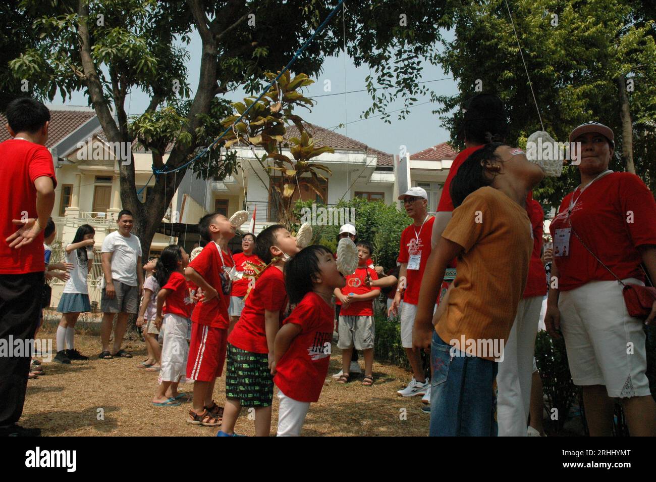 Jakarta - 17. August 2023: Cracker Eating Competition anlässlich des 78. Indonesischen Unabhängigkeitstages Stockfoto