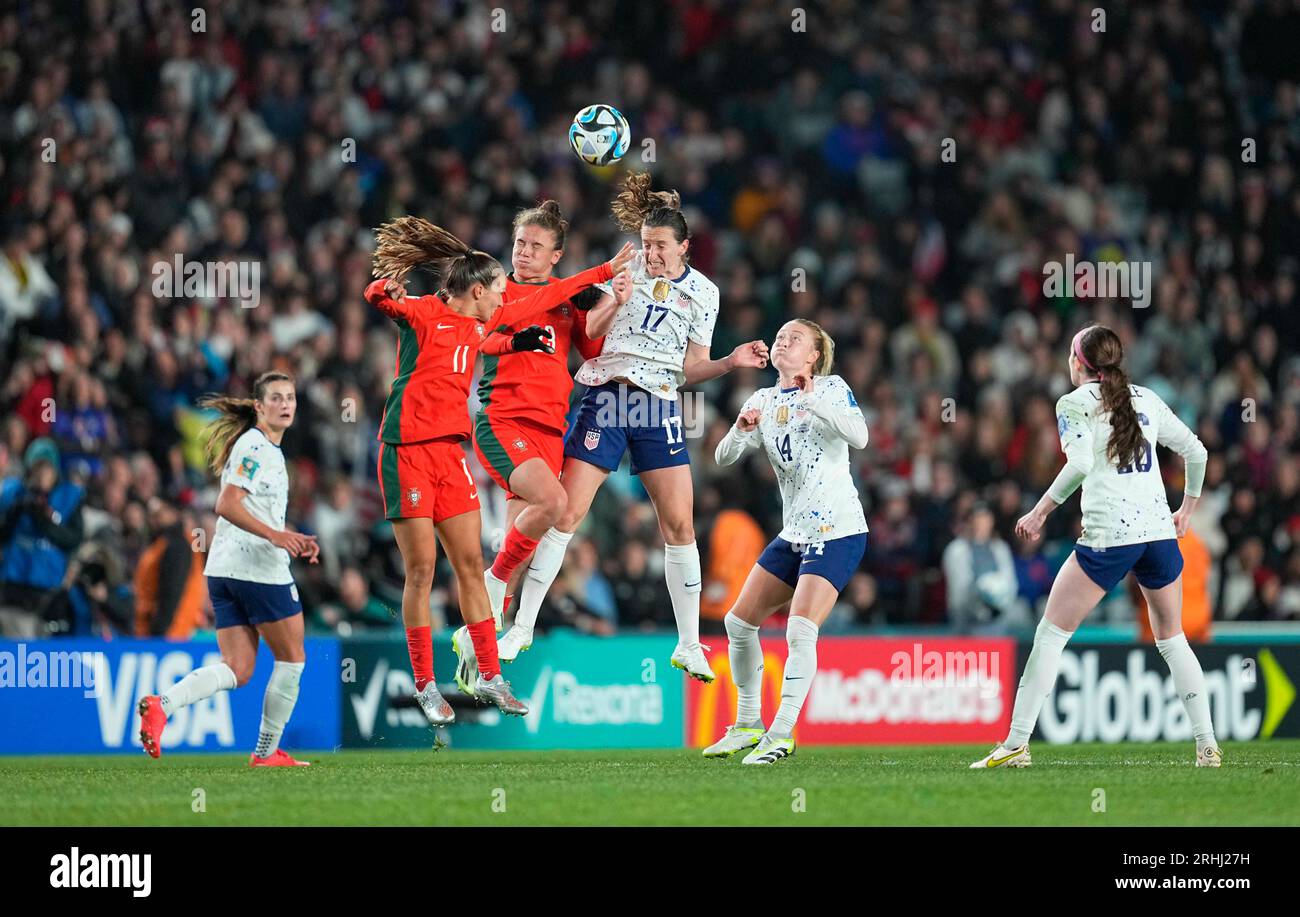 1. August 2023: Pinto Tatiana (Portugal) und Andi Sullivan (USA) kämpfen im Rahmen eines Gruppenspiels der FIFA Womens World Cup in Eden Park, Auckland, Neuseeland, um den Ball. Kim Price/CSM Stockfoto