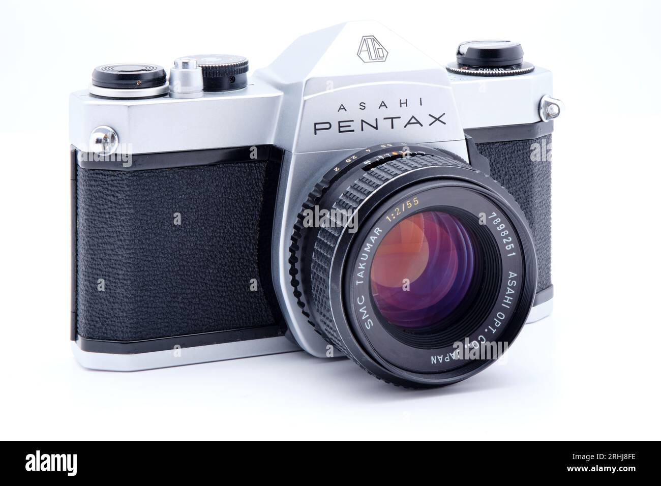 Vintage Asahi Pentax SP1000 35-mm-Film-Spiegelreflexkamera (SLR) mit dem SMC Takumar 55-mm-f2-Objektiv. Stockfoto