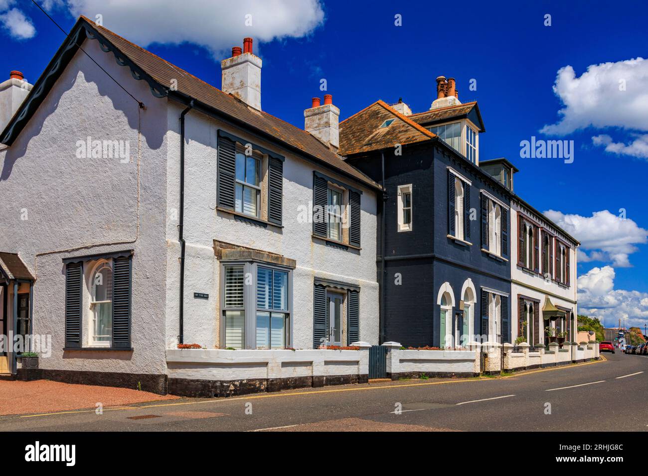 Die elegante Architektur der Häuser am Meer in Budleigh Salterton, Devon, England, Großbritannien Stockfoto