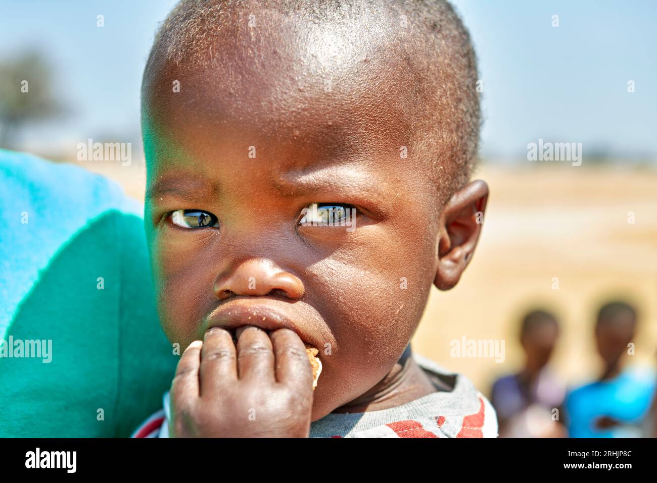 Namibia. Porträt eines traurigen Jungen in der Region Kavango Stockfoto