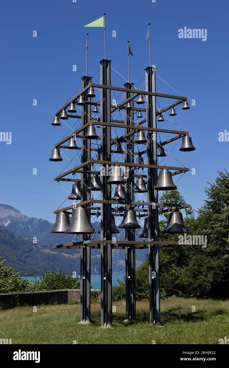 Das Glockenspiel in Tellsplatte bei Sisikon in der Schweiz. Sie liegt am Urnersee und umfasst 37 Glocken und ist das größte Glockenspiel in der Stadt Stockfoto