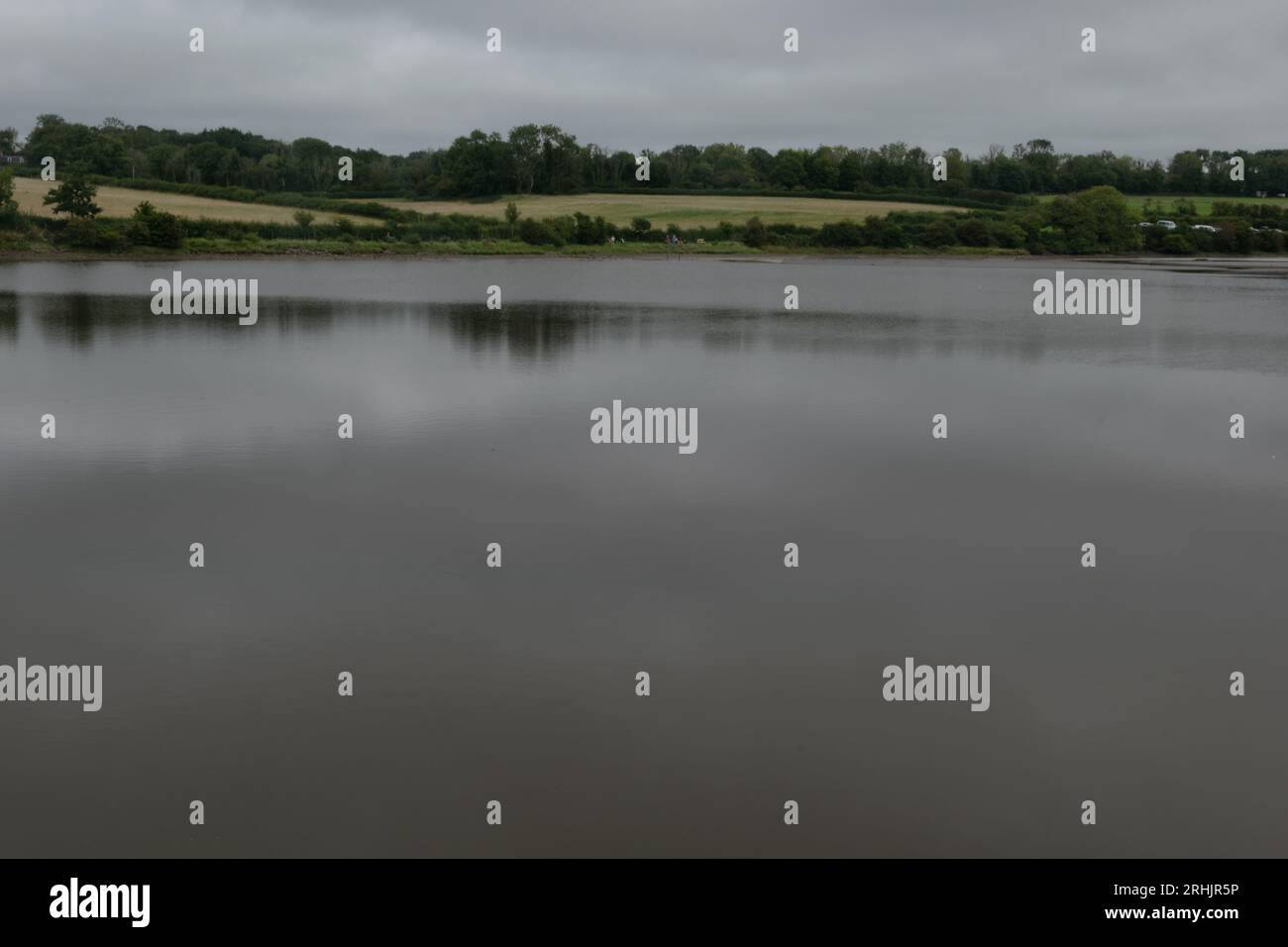 Der See in Carew, Pembrokeshire, Wales.greenery Stockfoto
