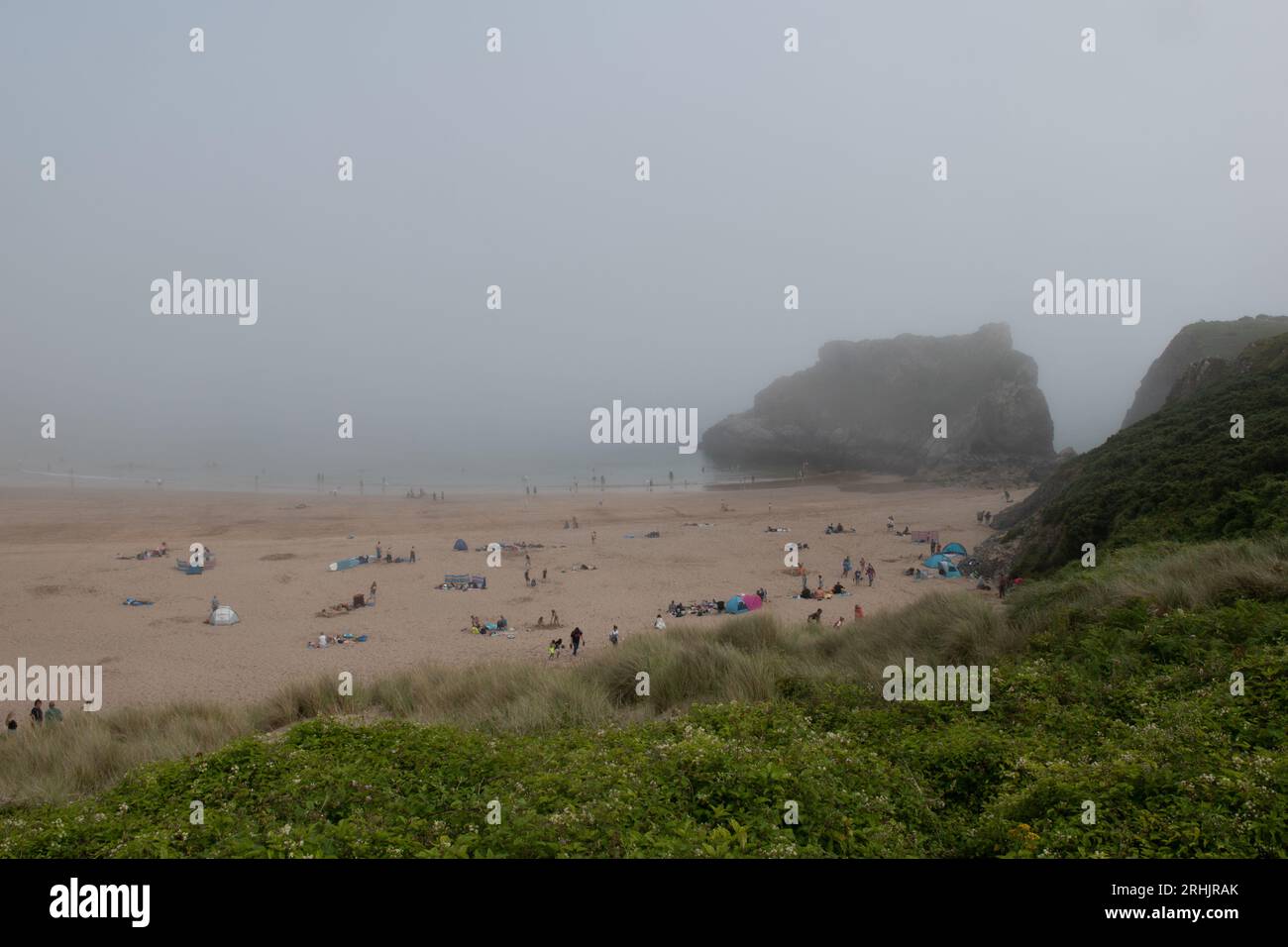Nebelhafter Nachmittag am Broad Haven Beach, Bosherston, Pembrokeshire, Wales Stockfoto