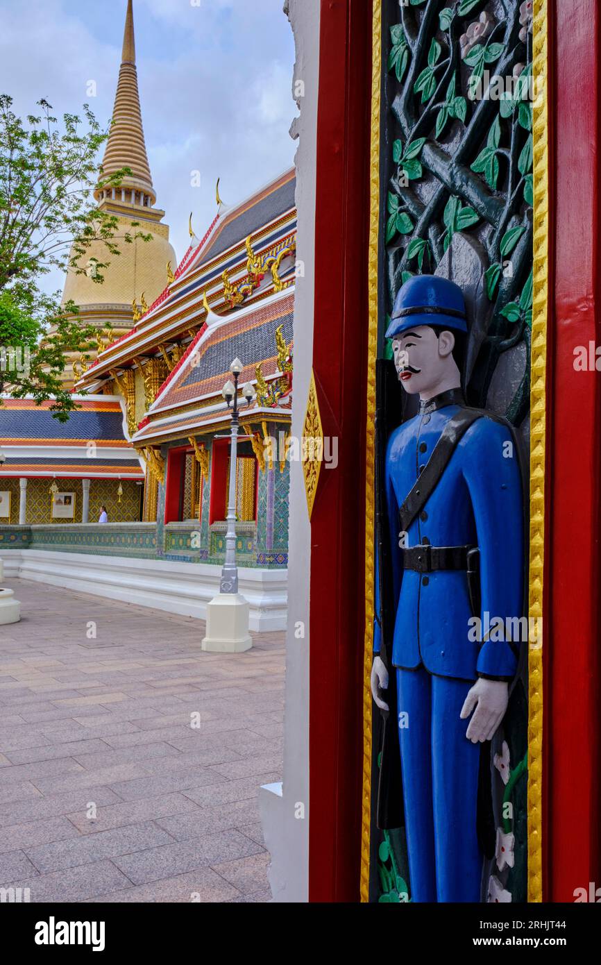 Thailand, Bangkok, Wat Ratchabophit Tempel, Begräbniskomplex mit kleinen Denkmälern verschiedener Stile in Erinnerung an Mitglieder der königlichen Familie Stockfoto