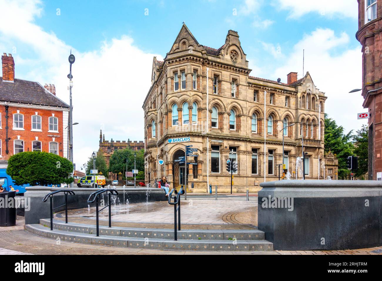 Blick auf den Queen Square im Barclays Bank Gebäude im Zentrum der Stadt Wolverhampton. Stockfoto