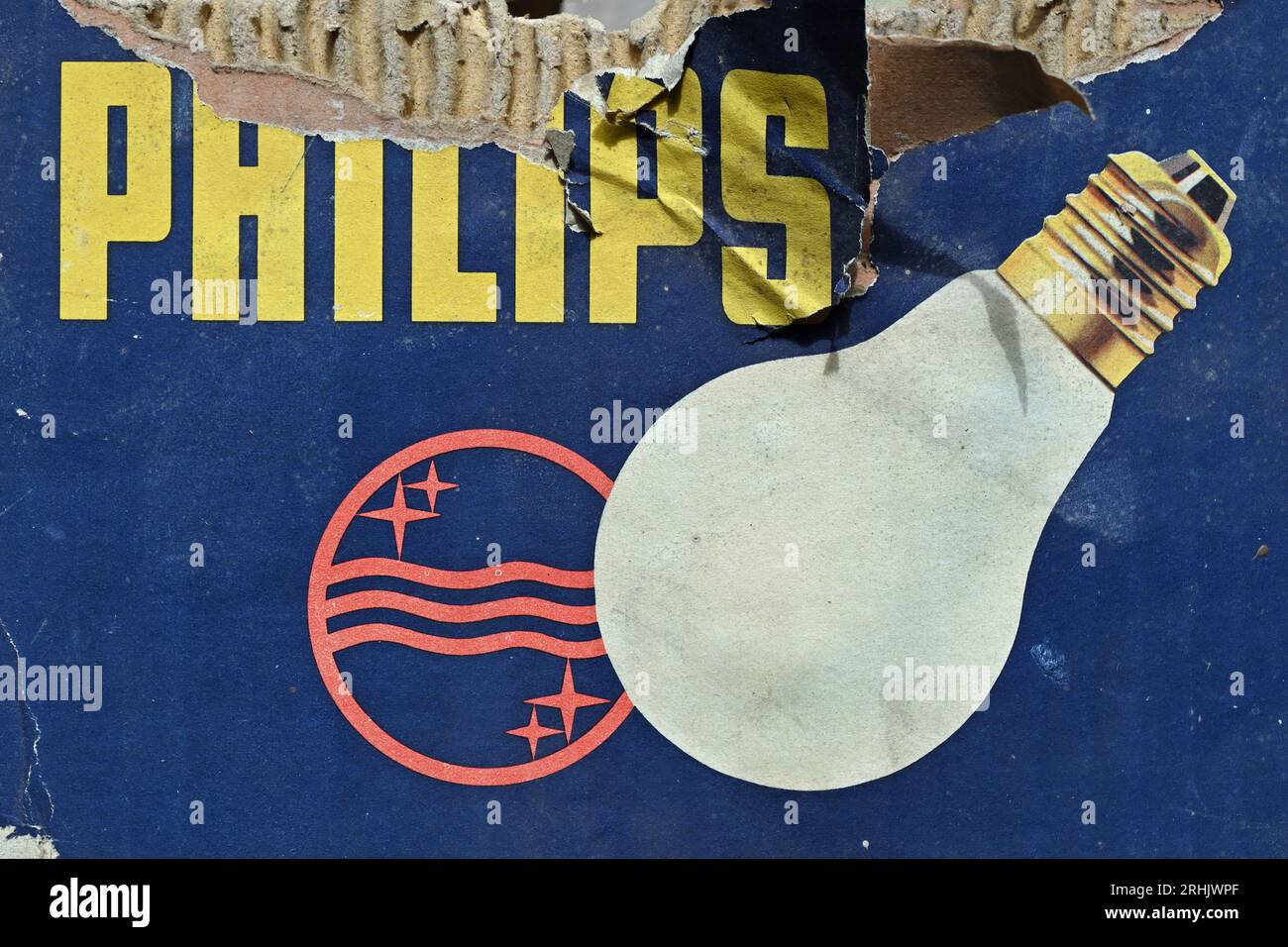 Alte Pappschachtel mit einem Bild einer Glühbirne und der Aufschrift Philips Stockfoto