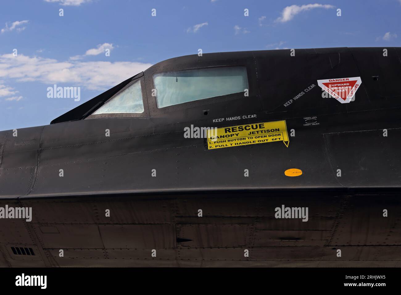 Edwards Air Force Base, Kalifornien, USA / 15. Oktober 2022: Der Cockpitbereich einer Lockheed SR-71 Blackbird wird von außen betrachtet. Stockfoto