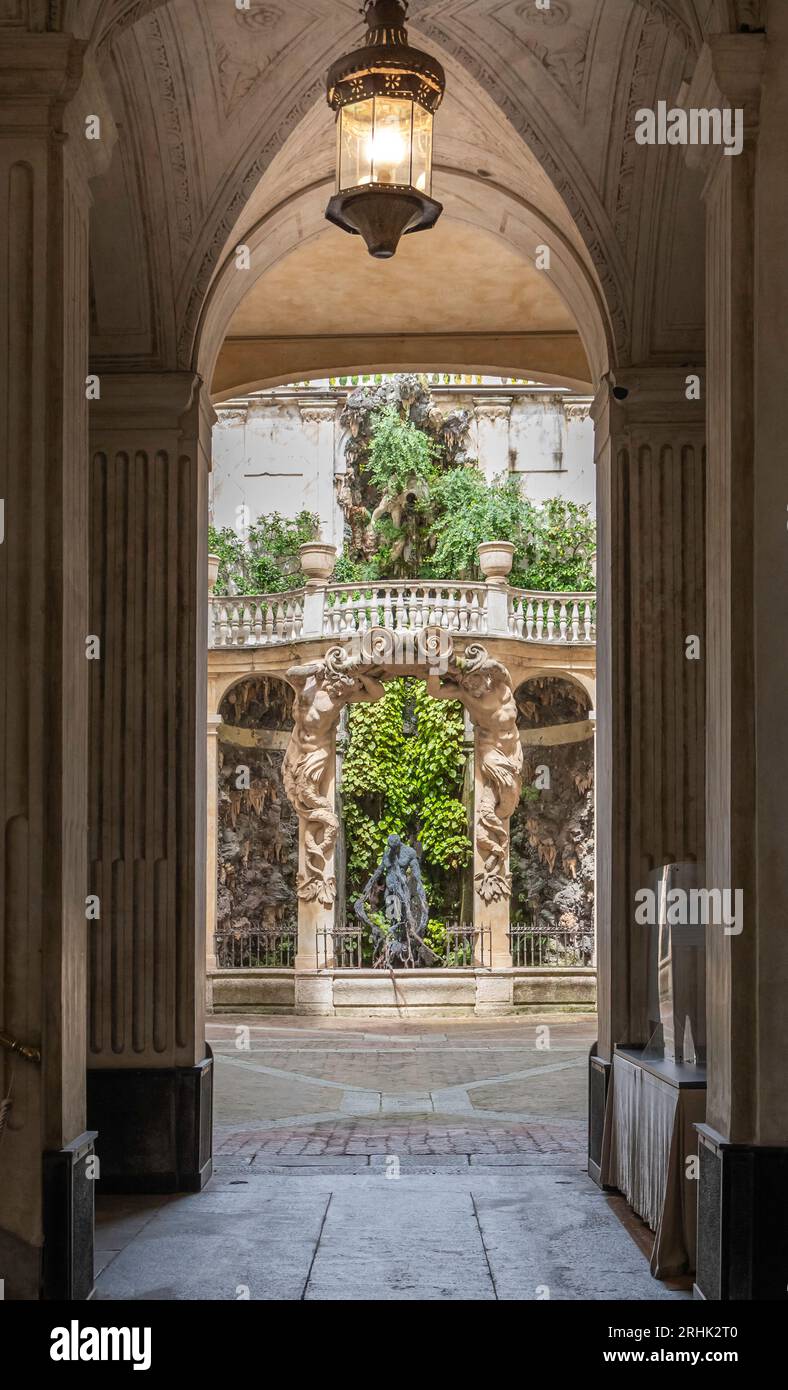 Genua, Italien - 25. Juli 2023: Innenraum des Palazzo Nicolosio Lomellino, Via Garibaldi, Genua. Stockfoto