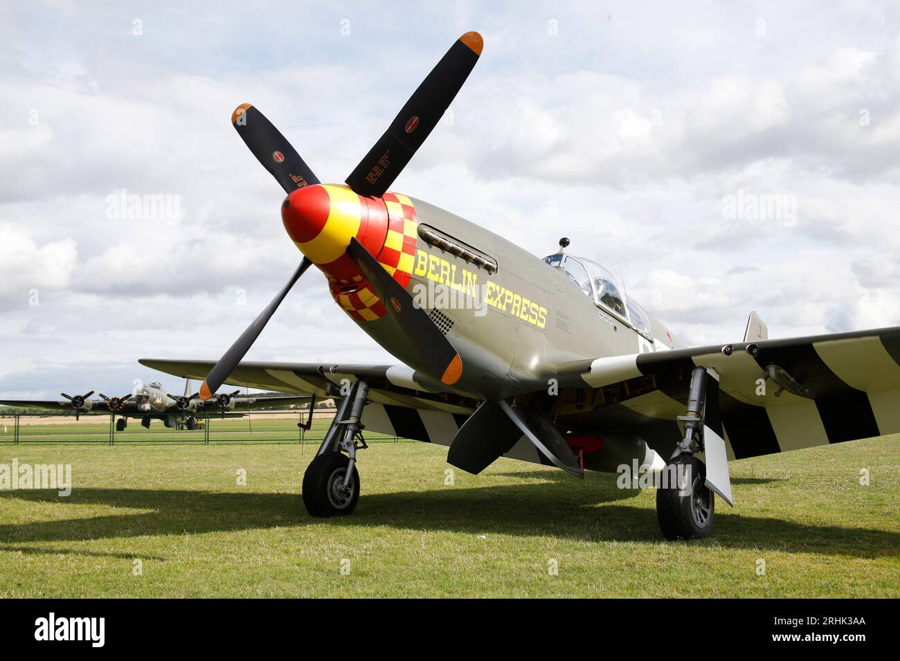 A World war Two P-15 Mustang Fighter plane on Duxford on static Display, Juli 2023 Stockfoto