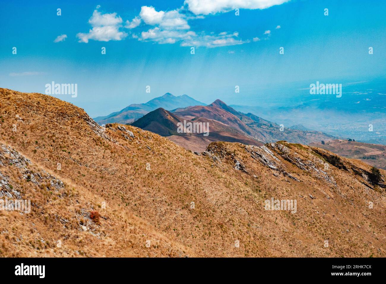 Malerische Berglandschaften in der Mbeya Range von Mbeya PAEK, Mbeya Region, Tansania aus gesehen Stockfoto
