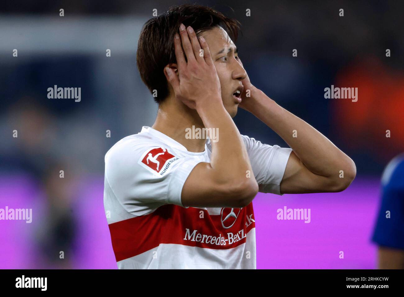 Gelsenkirchen, Deutschland, 1. Fussball Bundesliga 22. Spieltag FC Schalke 04 gegen VFB Stuttgart 2-1 am 25. 02. 2023 in der Veltins Arena auf Schalke in Gelsenkirchen Hiroki ITO (VFB) Foto: Norbert Schmidt, Düsseldorf Stockfoto