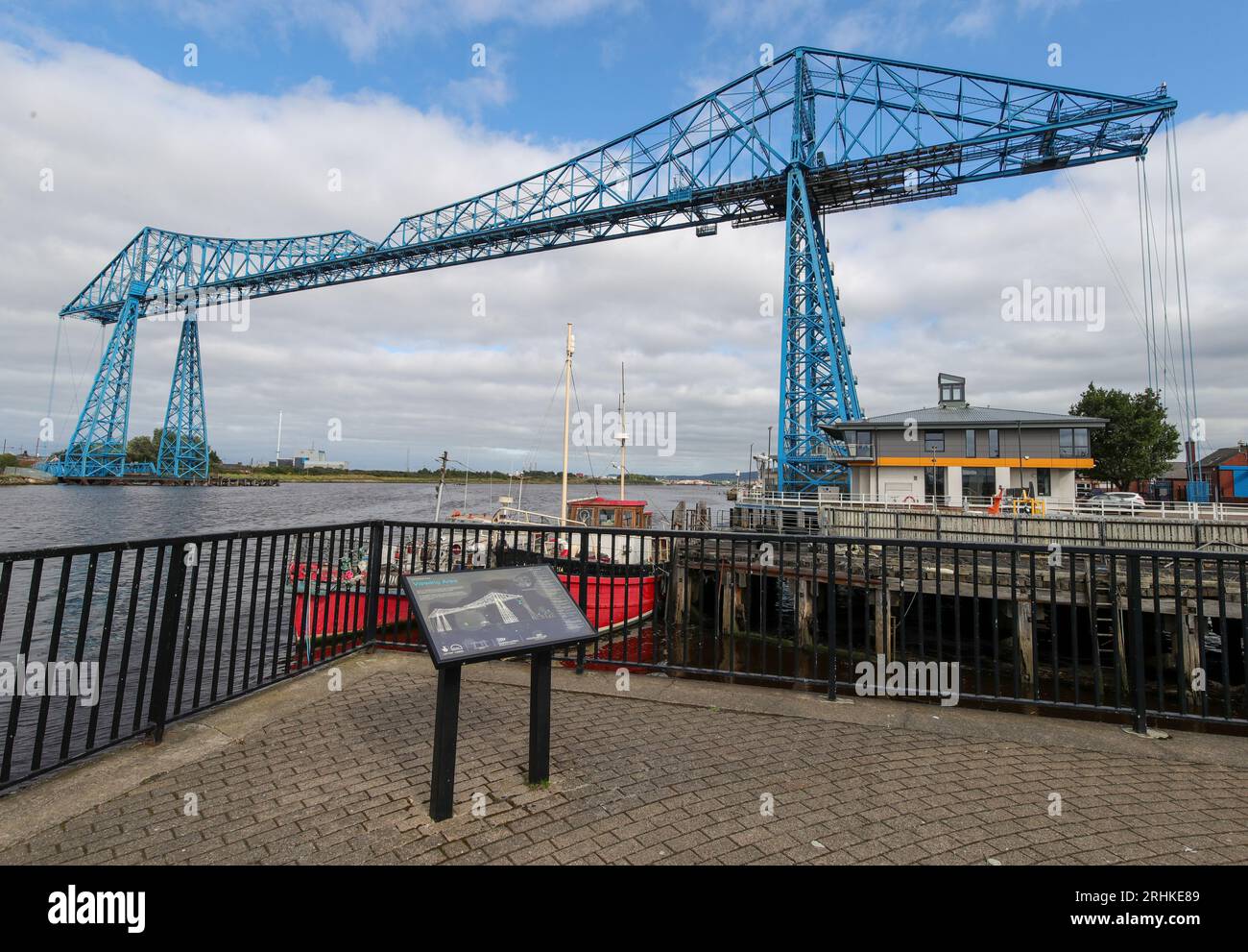 Allgemeiner Blick auf die Middlesbrough Transporter Bridge über den Fluss Tees. Die Brücke ist derzeit geschlossen, da Ingenieure die Struktur untersuchen. Stockfoto