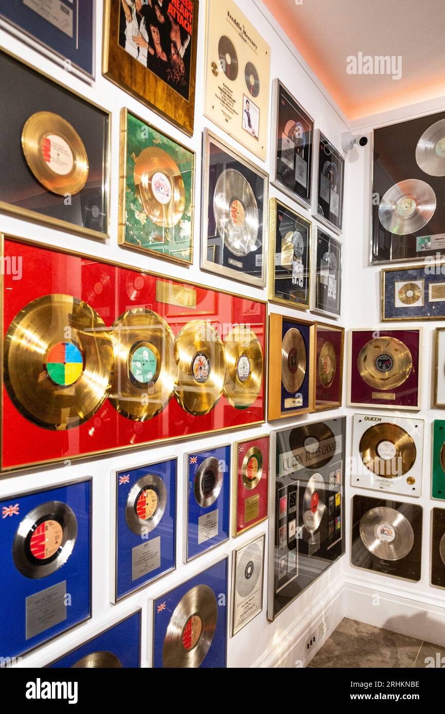 Freddie Mercury und Queen Record zeichnen Sotheby's A World of his Own Exhibition in London aus Stockfoto