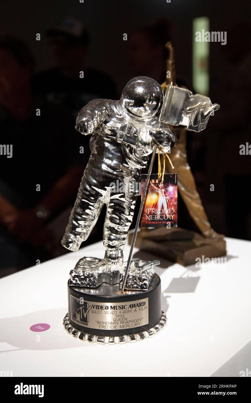 Freddie Mercury’s MTV Video Music Award (1992) Sotheby’s A World of His Own Exhibition, London, UK Stockfoto