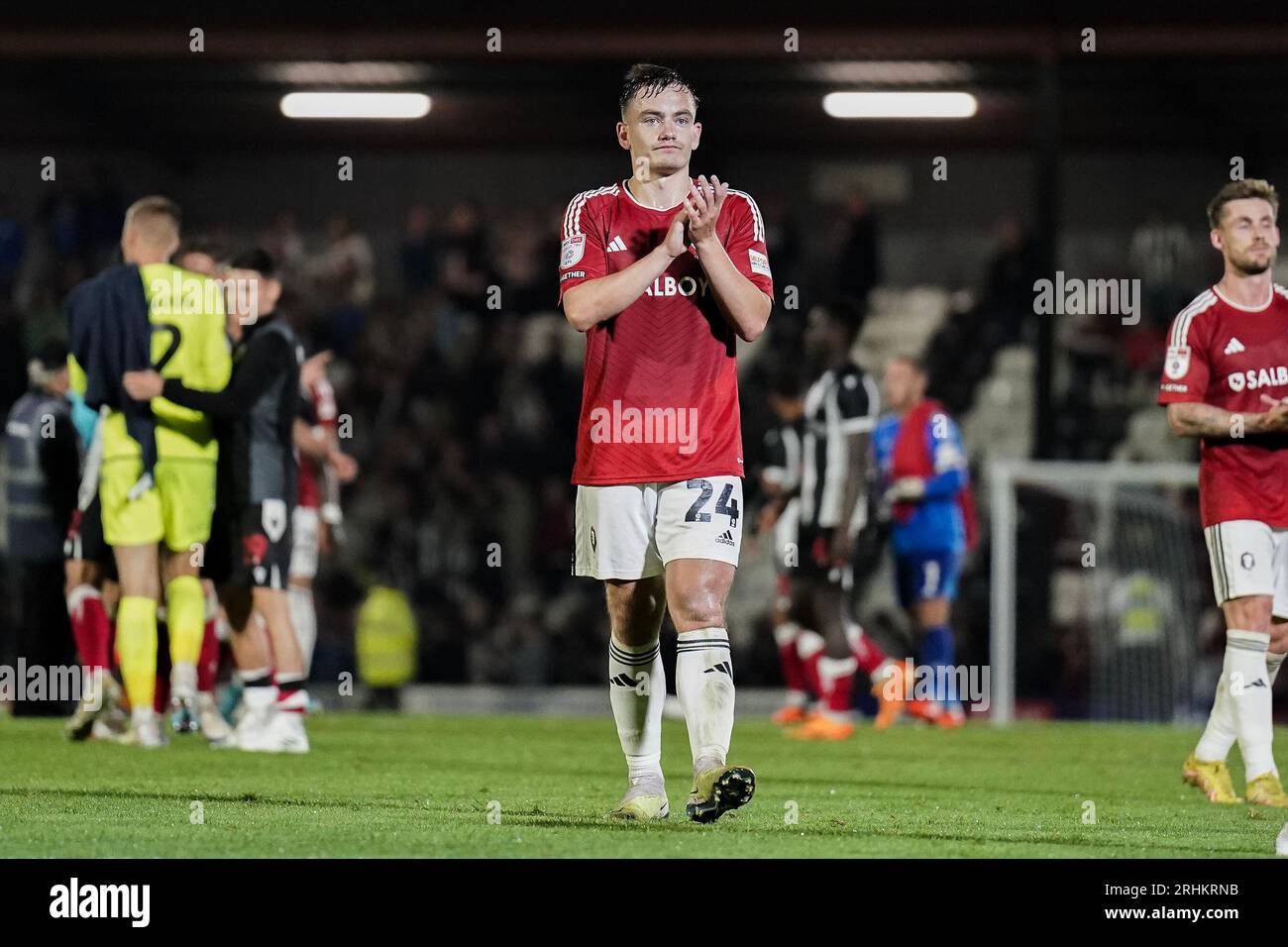 Cleethorpes, Großbritannien. August 2023. Salford City Mittelfeldspieler Luke Bolton (24) während des Spiels Grimsby Town vs Salford City Sky Bet League 2 im Blundell Park, Cleethorpes, Großbritannien am 15. August 2023 Credit: Every Second Media/Alamy Live News Stockfoto