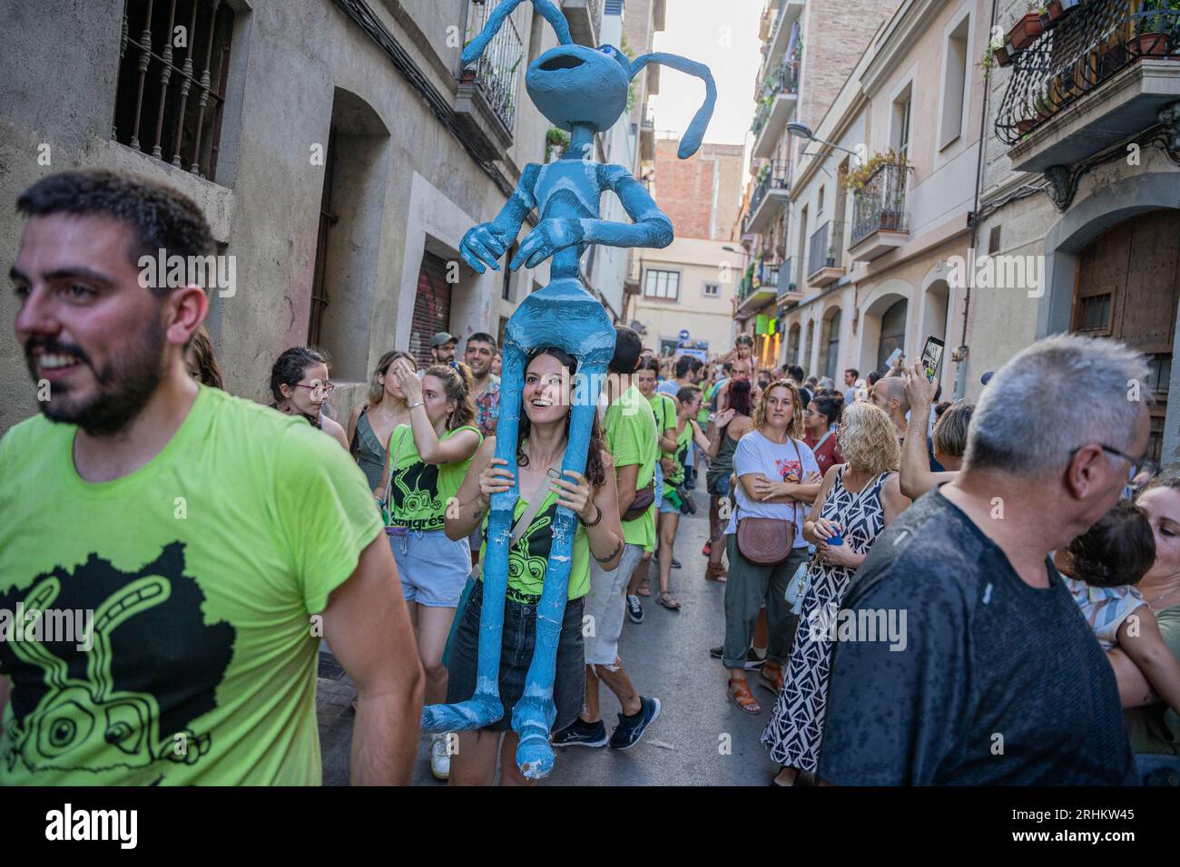 Barcelona, Barcelona, Spanien. Aug. 2023. Progrés Street erhält den ersten Preis für die Straße, die am besten von ihren Nachbarn während des Gracia Festivals dekoriert wurde, das beliebteste in Barcelona. Jedes Jahr kommen Tausende von Touristen, um dieses große Festival zu genießen. (Bild: © Marc Asensio Clupes/ZUMA Press Wire) NUR REDAKTIONELLE VERWENDUNG! Nicht für kommerzielle ZWECKE! Stockfoto