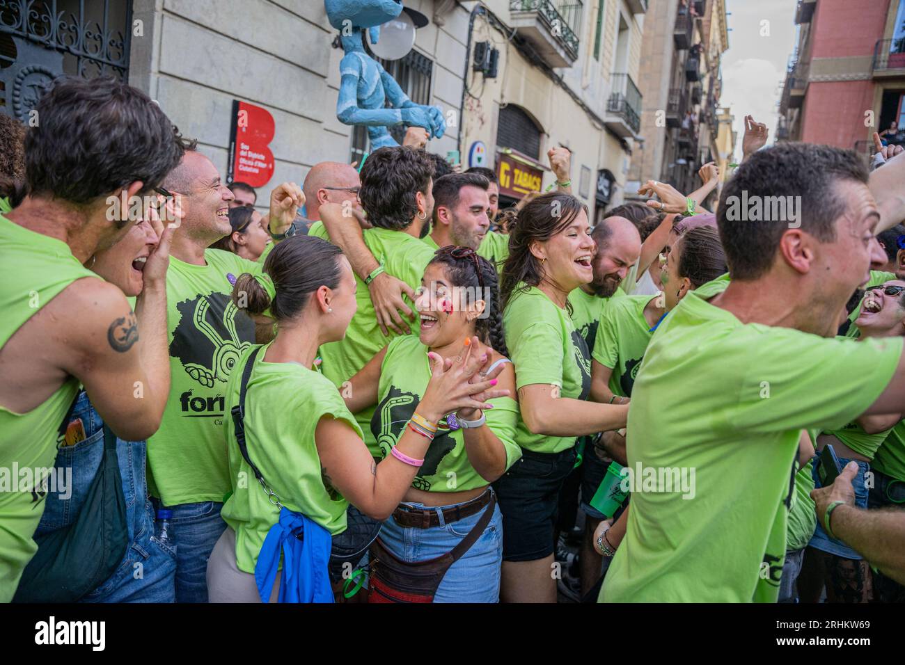 Barcelona, Barcelona, Spanien. Aug. 2023. Progrés Street erhält den ersten Preis für die Straße, die am besten von ihren Nachbarn während des Gracia Festivals dekoriert wurde, das beliebteste in Barcelona. Jedes Jahr kommen Tausende von Touristen, um dieses große Festival zu genießen. (Bild: © Marc Asensio Clupes/ZUMA Press Wire) NUR REDAKTIONELLE VERWENDUNG! Nicht für kommerzielle ZWECKE! Stockfoto