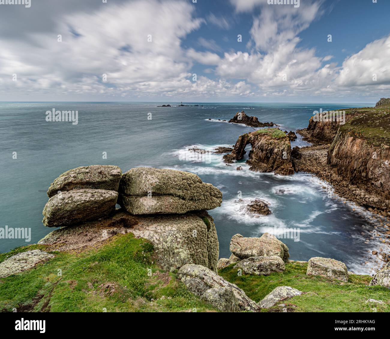 Enys Dodnan Arch, Lands End, Cornwall Stockfoto