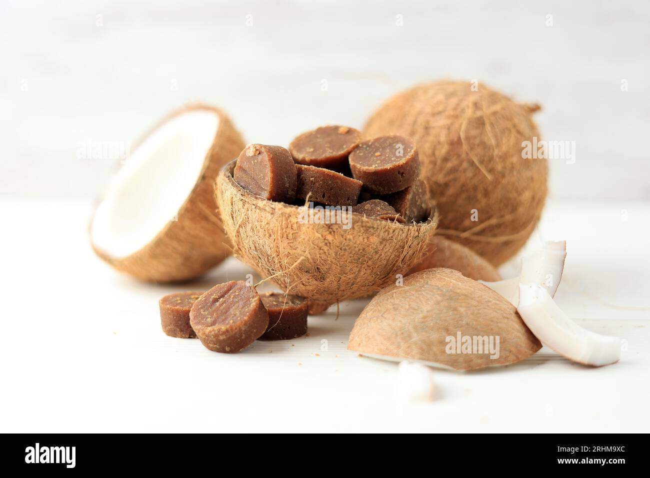 Kokospalmenzucker oder Gula Melaka Malakka Zucker oder Kithul Jaggery Stockfoto