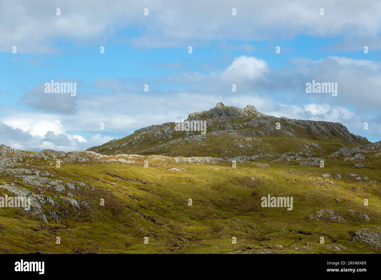 Blick auf den felsigen Gipfel des Corbett Sgorr na Dìollaid in den Nordwest-Highlands Schottlands Stockfoto