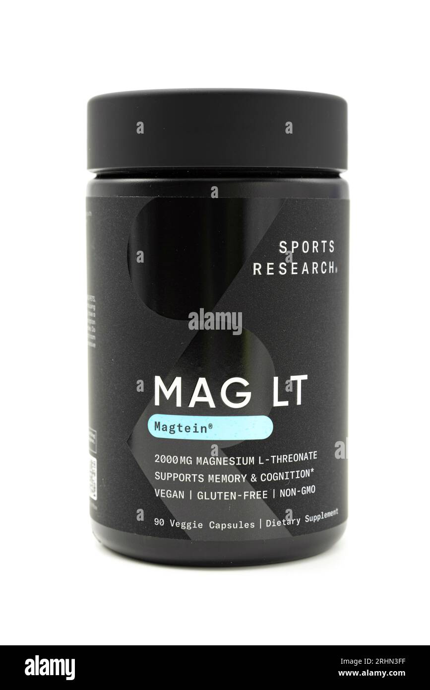Fuji, Shizuoka, Japan - 27. Mai 2023: Mag LT Magtein 2000 mg von Sports Research mit 90 vegetarischen Kapseln. Isoliert auf weißem Hintergrund. Stockfoto