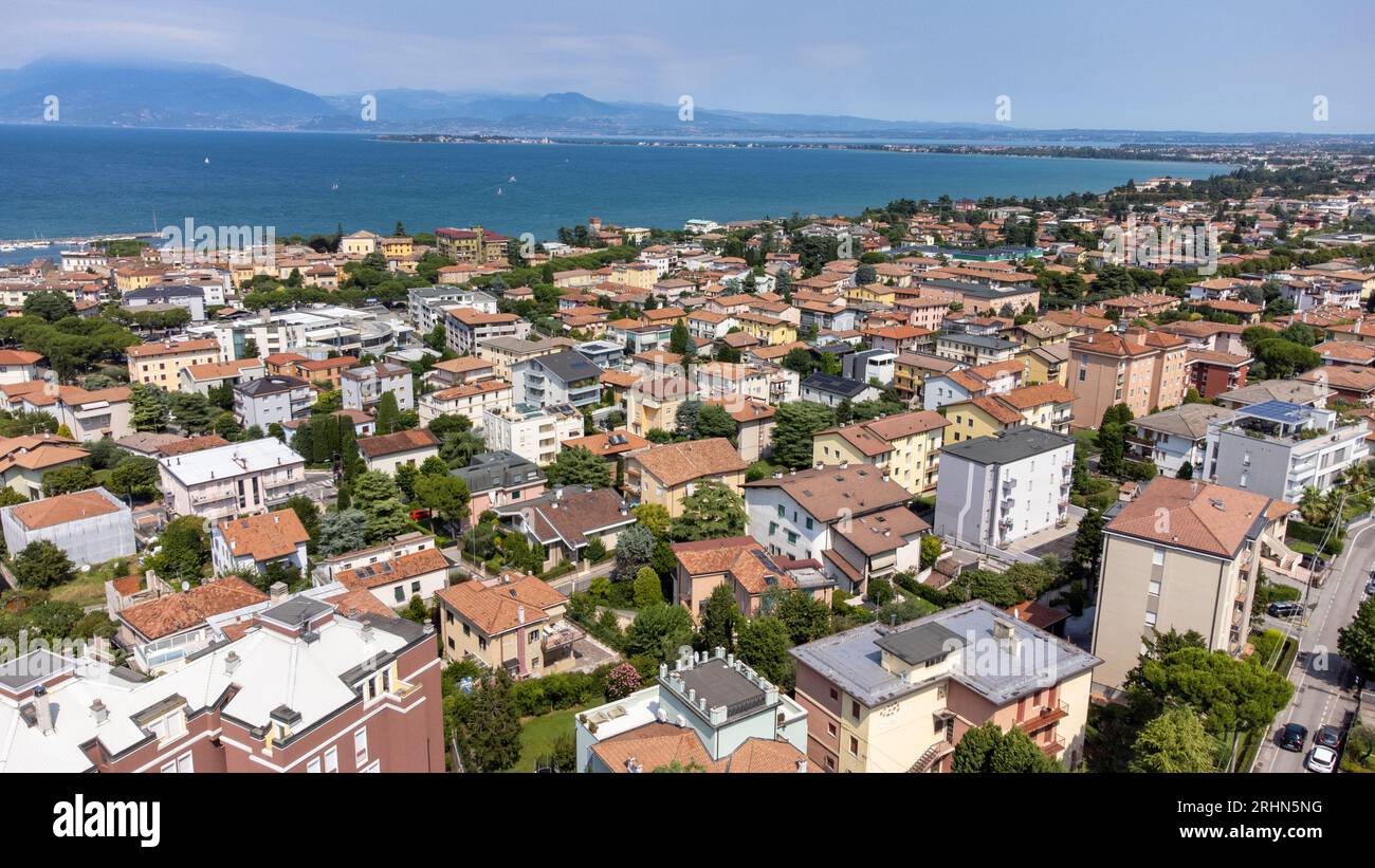 Luftaufnahme der Stadt Desenzano del Garda, italien Stockfoto
