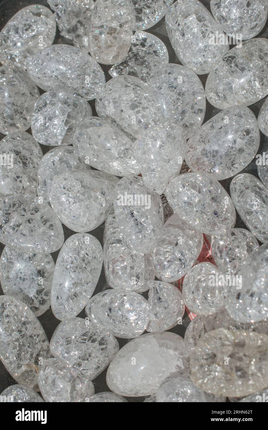 Kristallquarz (Steinkristall) Edelstein als Mineralgestein Stockfoto