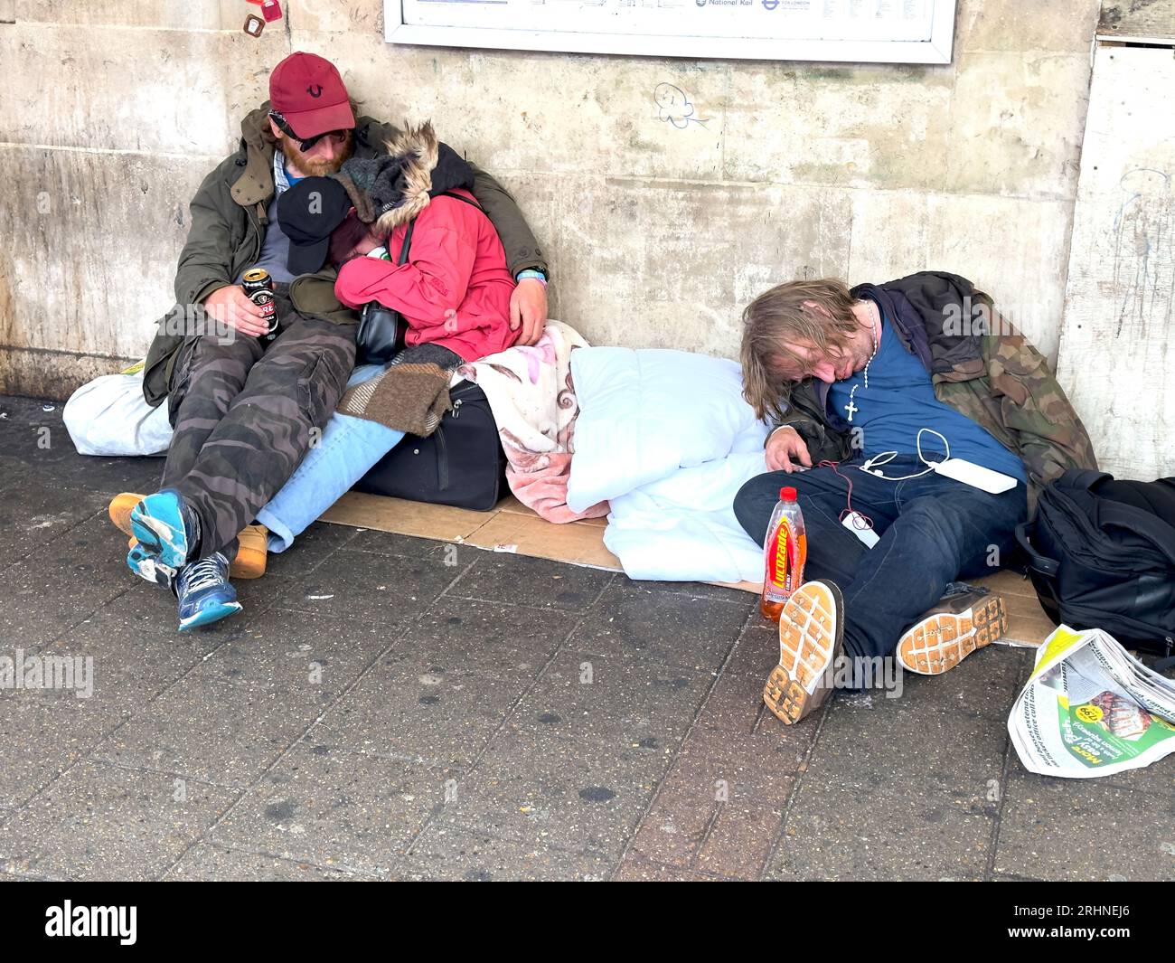 Unten und draußen, auf den Straßen schlafen Stockfoto