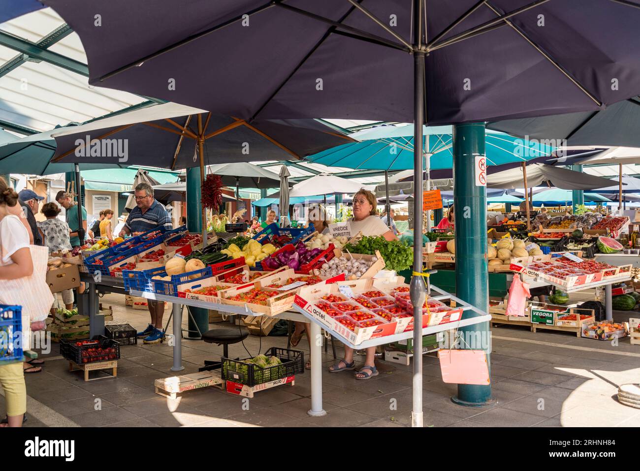 Open-Air-Markt mit lokalen Produkten, Rovinj, Istrien, Kroatien Stockfoto