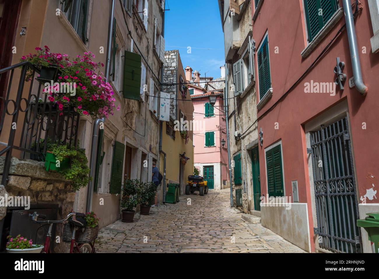 Malerische Kopfsteinpflasterstraße Altstadt, Rovinj, Istrien, Kroatien Stockfoto