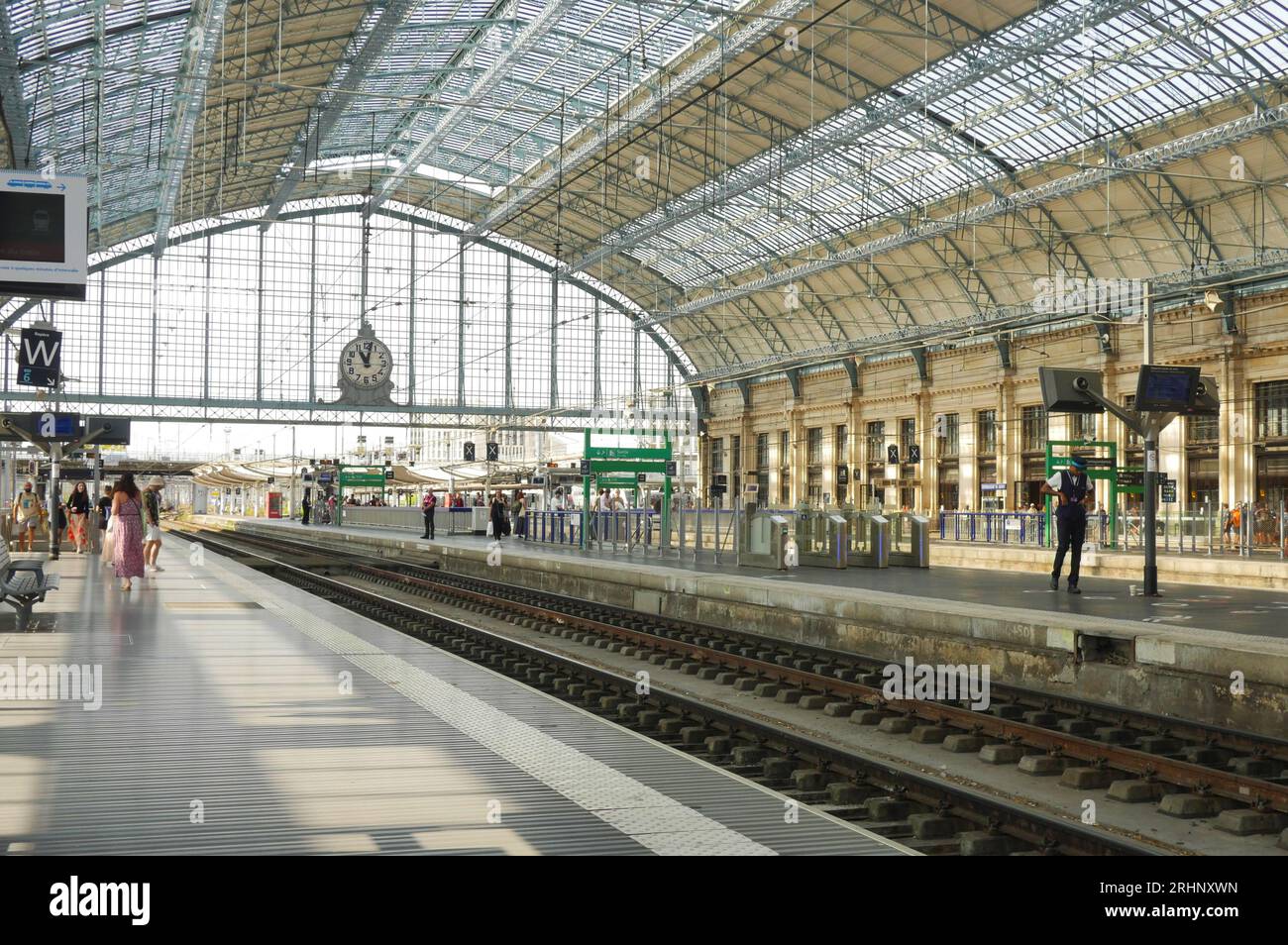 Bordeaux zug -Fotos und -Bildmaterial in hoher Auflösung – Alamy