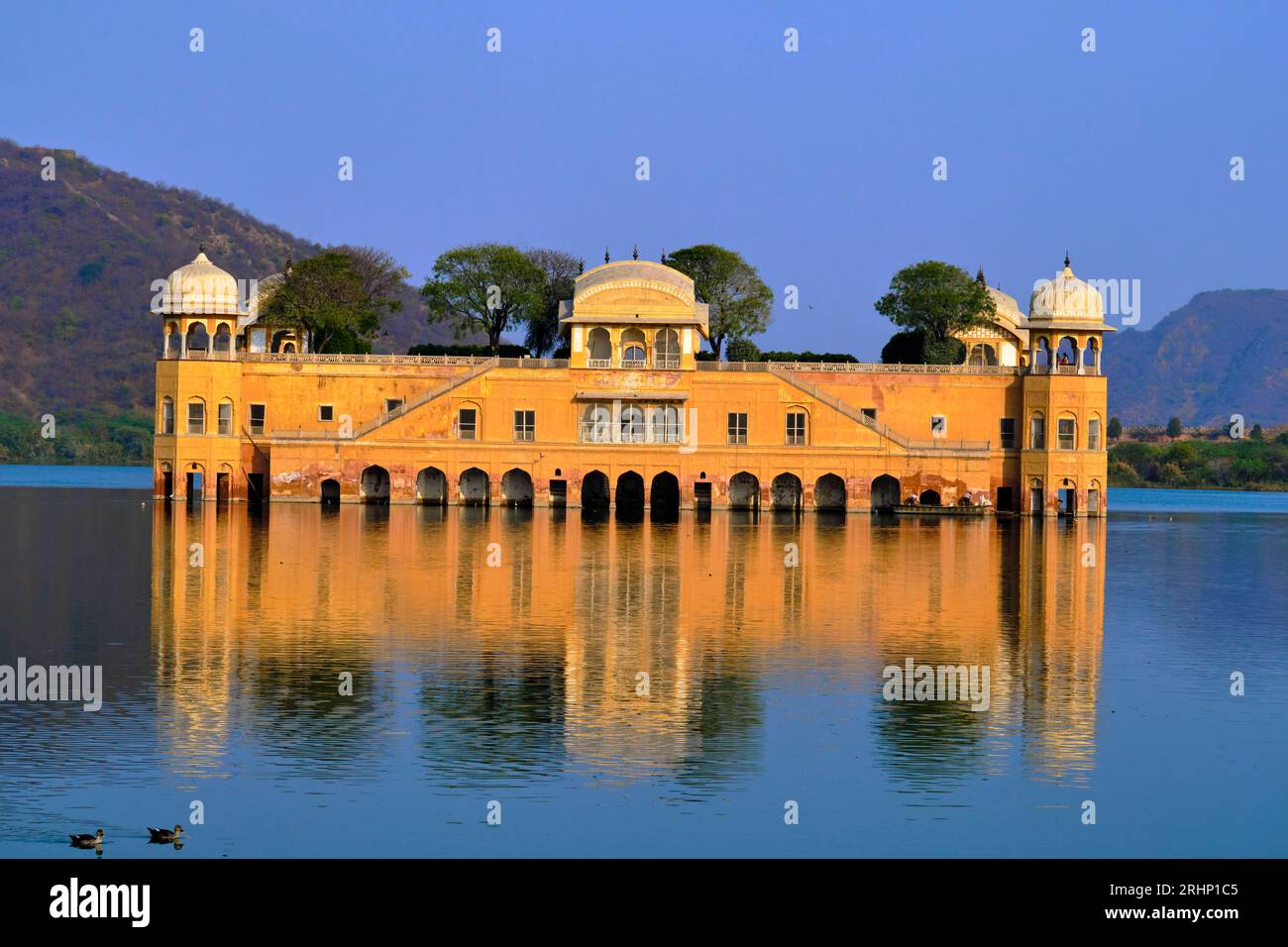 Indien, Bundesstaat Rajasthan, Jaipur, UNESCO-Weltkulturerbe, man Sagar See, Luftaufnahme des JAL Mahal Palastes (Luftaufnahme), Sommer p Stockfoto
