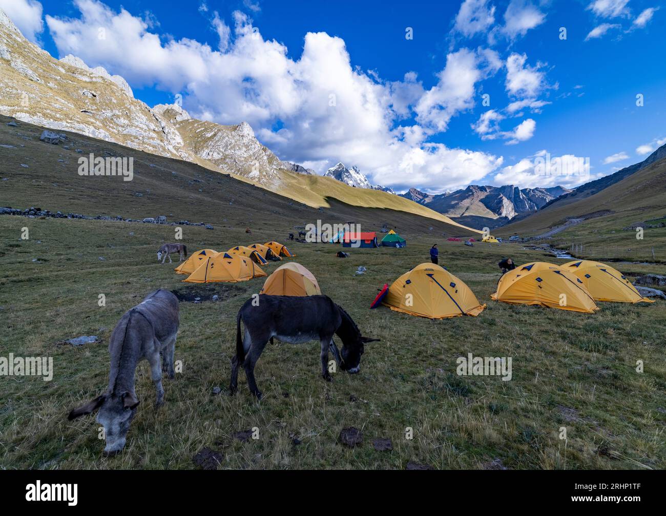 Cuartelwain, auch bekannt als Matacancha oder Quartelhuain, Campingplatz, Beginn der Huayhuash Trekking-Strecke Stockfoto