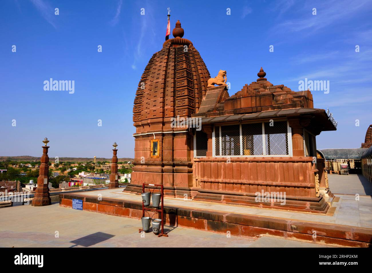 Indien, Rajasthan, Osiyan (oder Osian), kleine Stadt vor den Toren der Thar-Wüste, Pujari vivek sharma Tempel Stockfoto