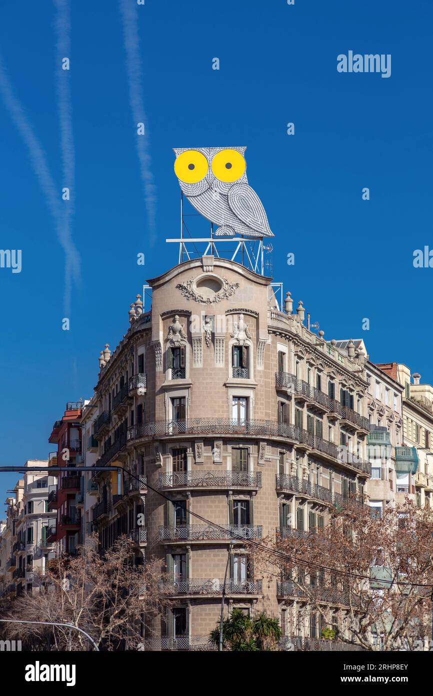 Barcelona, Spanien – 9. Februar 2022: Allgemeine Architektur und Straßenansicht in Barcelona, Katalonien, Spanien. Stockfoto