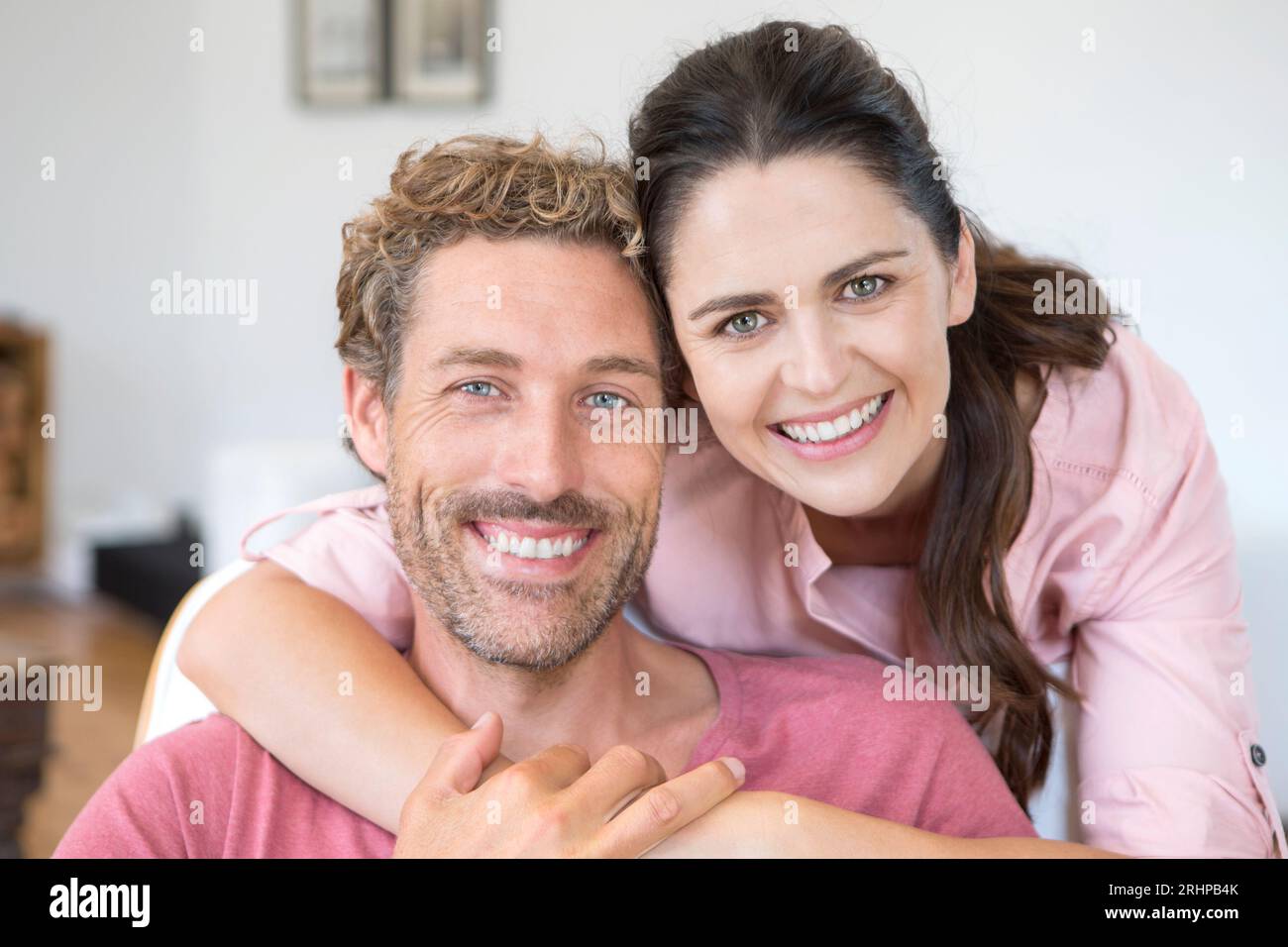 Applying paar Stockfoto