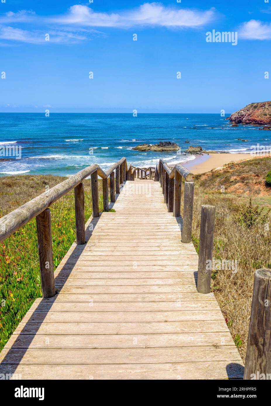 Beliebter Surferstrand, Praia do Amado, Atlantik, Carrapateira, Costa Vicentina, Algarve, Bezirk Faro, Portugal, Parque Natural do Sudoeste Alentejano und Costa Vicentina Stockfoto