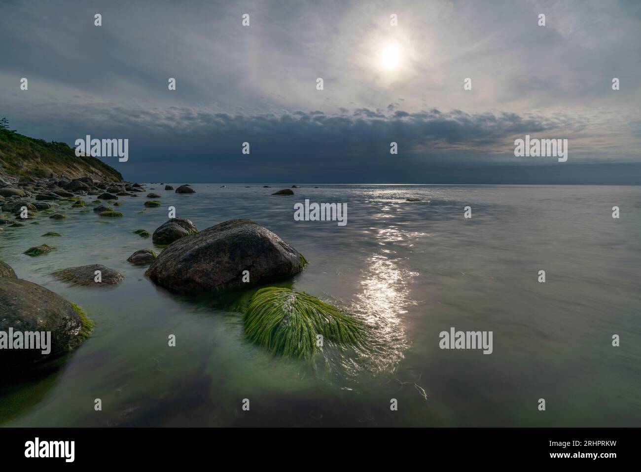 Hiddensee, Strand vor der Klippe in der Sommersonne, Mecklenburg-Vorpommern Stockfoto