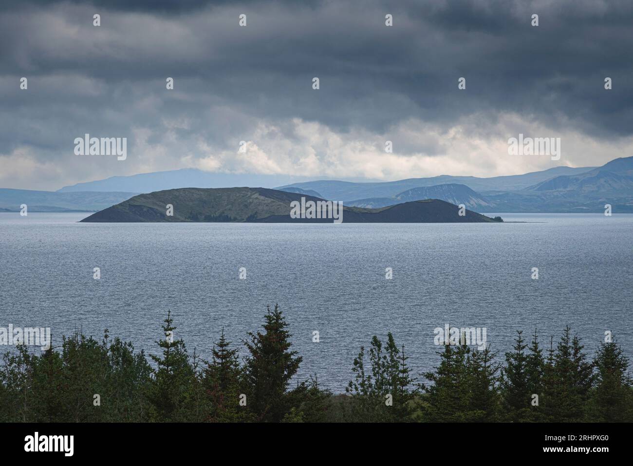 Südwest-Island im Frühsommer 2021. Pingvallavatn (Thingvallavatn) ist ein See im Südwesten Islands im Pingvellir-Nationalpark (Thingvellir) Stockfoto