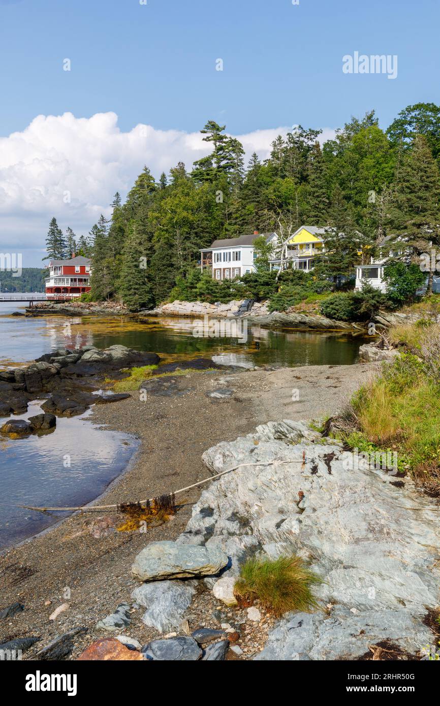 Strandhäuser, Eggemoggin Beach, Sedgwick, Deer Isle, midcoast Maine, USA. Stockfoto
